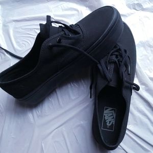 ALL BLACK PLATFORM VANS
